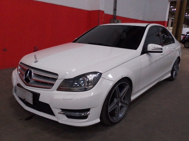 MERCEDES-BENZ C180 TURBO 1.6 ANO 2013/2014 MERCEDES-BENZ C180 TURBO 1.6 ANO 2013/2014