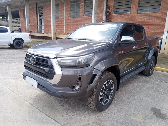 TOYOTA HILUX CD SRX AT 2.8 4X4RD ANO 2023/2024 TOYOTA HILUX CD SRX AT 2.8 4X4RD ANO 2023/2024
