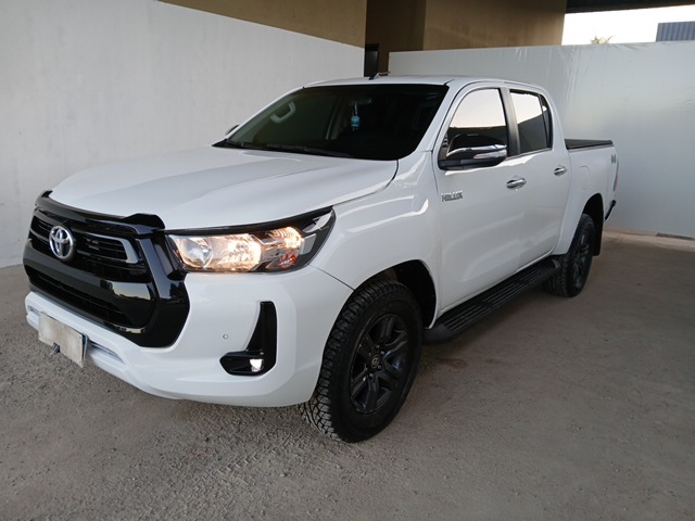 TOYOTA HILUX CD SR 2.8 AT 4X4 FD ANO 2023/2024 TOYOTA HILUX CD SR 2.8 AT 4X4 FD ANO 2023/2024