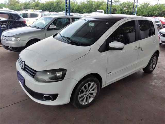 VOLKSWAGEN FOX 1.0 GII ANO 2011/2012 VOLKSWAGEN FOX 1.0 GII ANO 2011/2012